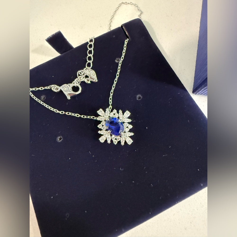 Swarovski Blue and Silver Crystal Necklace NWT - Picture 4 of 4